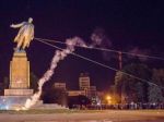 Video: V Charkove zhodili sochu Lenina, dav jasal