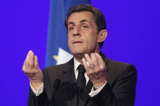 Sarkozy sa snaží vrátiť do politiky, Chirac ho nepodporuje