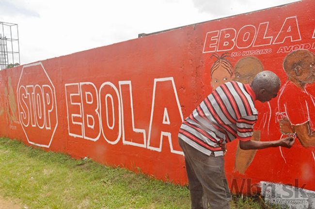 Muž nakazený ebolou bol v USA v kontakte s desiatkami ľudí