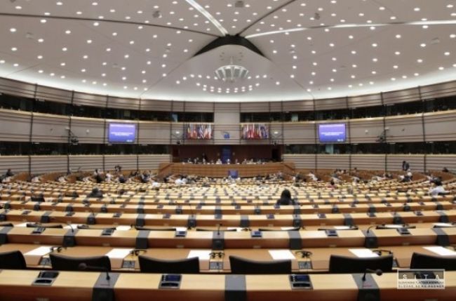 Európsky parlament rozhodol o potrebe preveriť Moscoviciho