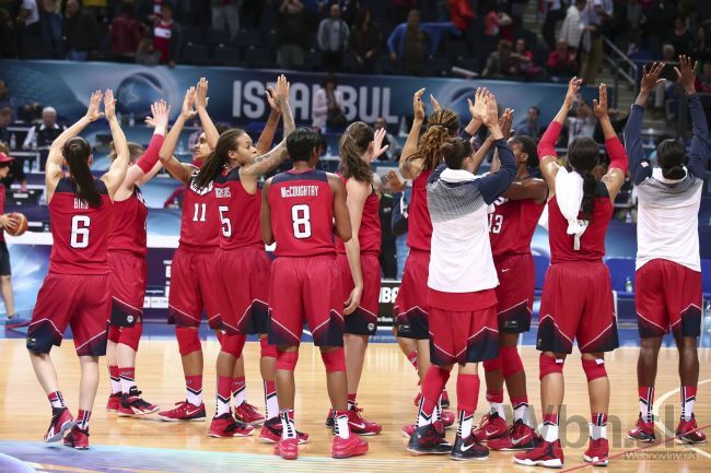 Video: Basketbalistky USA dominujú, obhájili titul na MS