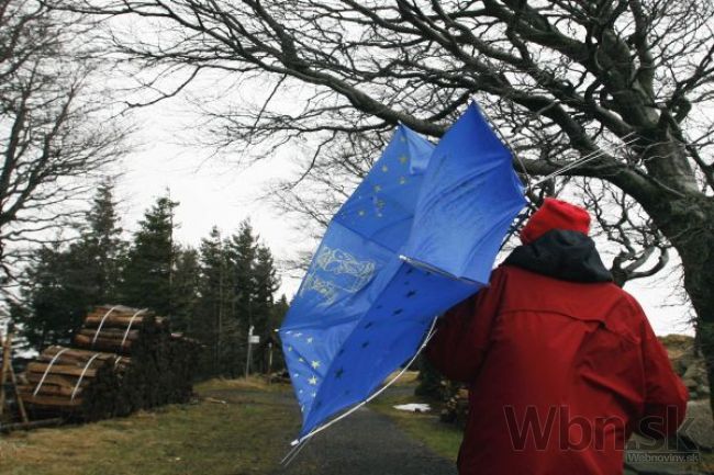 Stred a sever Slovenska potrápi vietor, platia výstrahy