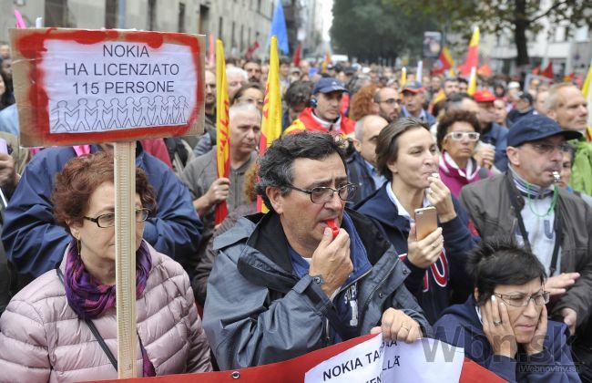 Taliani nesúhlasia s premiérom, protestujú v uliciach Milána