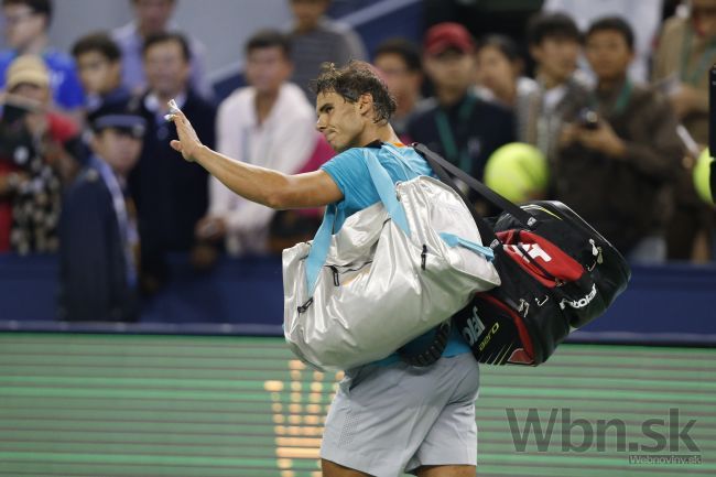 Nadal sa v Šanghaji lúčil v druhom kole, pôjde pod skalpel