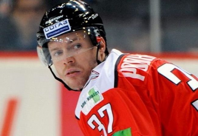 Video: V KHL sa darilo domácim tímom, Podhradský skóroval