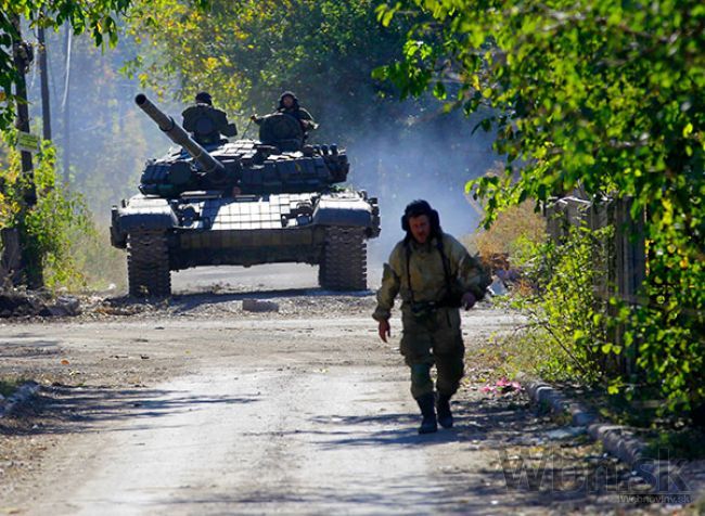 Rusi sa musia stiahnuť od hraníc s Ukrajinou, rozkázal Putin