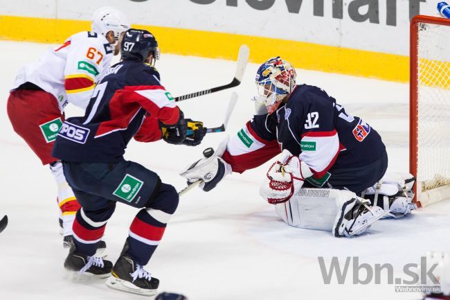 Video: Janus predviedol jeden z najkrajších zákrokov v KHL