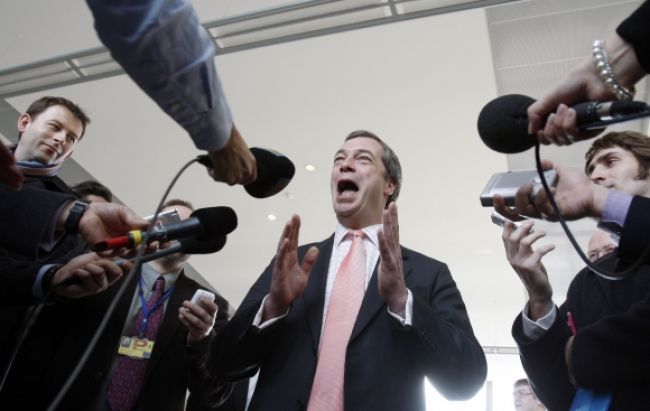 Farageova frakcia kritikov Únie v parlamente sa rozpadla
