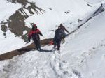 Počet obetí snehovej búrky stúpa, v Nepále hľadajú aj Čechov