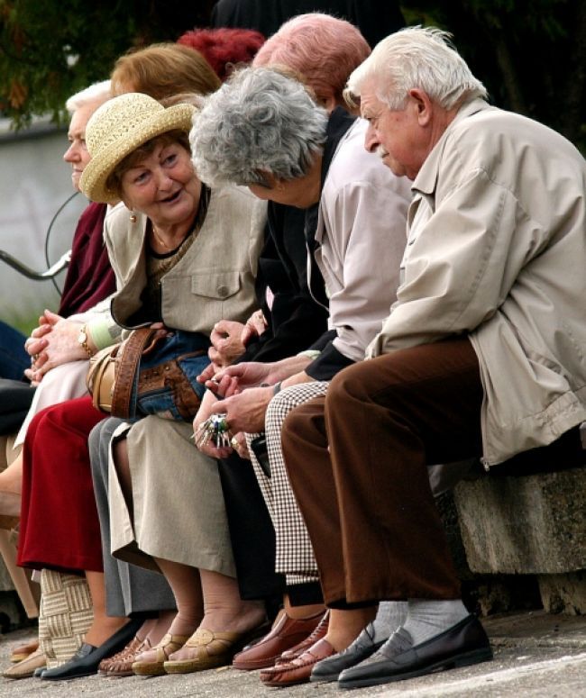 Seniori si polepšili, dôchodok dosahuje takmer 400 eur