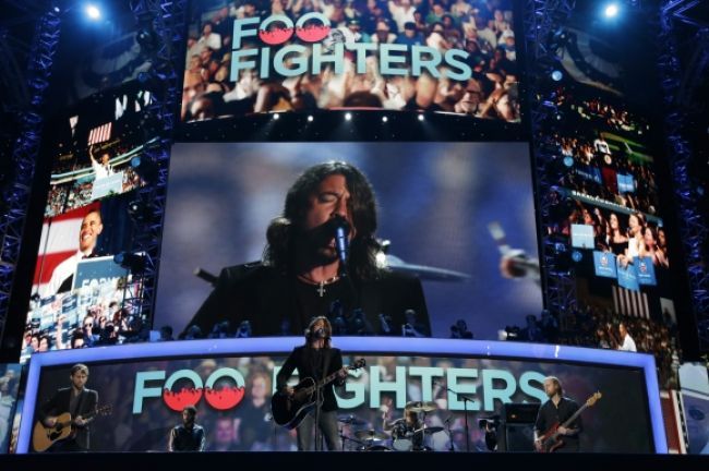 Foo Fighters zverejnili klip k singlu Something From Nothing