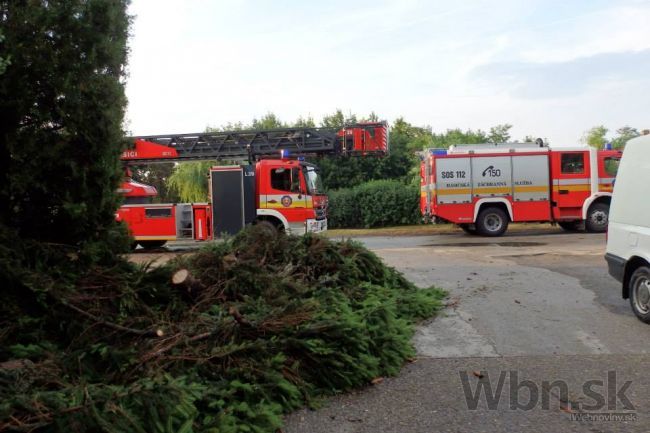 Na Záhorí zúrila smršť, hasiči mali prácu na celom Slovensku
