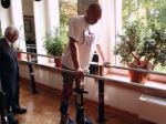 Video: Ochrnutý muž dokáže po transplantácii znova chodiť