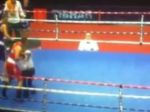 Video: Boxer nezvládol verdikt rozhodcu, zbil ho priamo v ringu