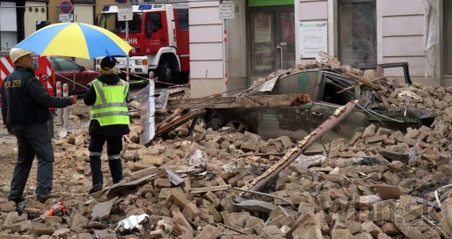 Video: V centre Katovíc vybuchol plyn, sutiny prehľadávajú