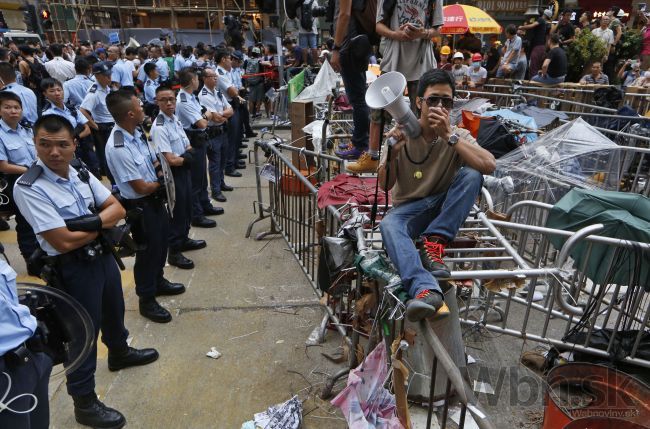 Demonštranti budú hlasovať o ďalších protestoch v Hongkongu