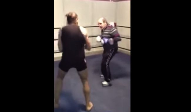 Video: Nepodceňuj súpera v boxe