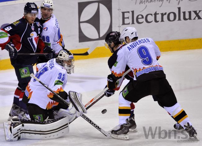 KHL sa zbavuje hráčov, Novosibirsk vyhodil asistenta trénera