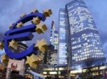 Tri roky trvajúcu recesiu by nezvládlo až 25 bánk z eurozóny
