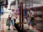 Vlaky zadarmo budú stáť viac, upozorňuje exporadca Radičovej