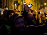 Demonštranti dali maďarskej vláde pre plány zdaniť internet ultimátum