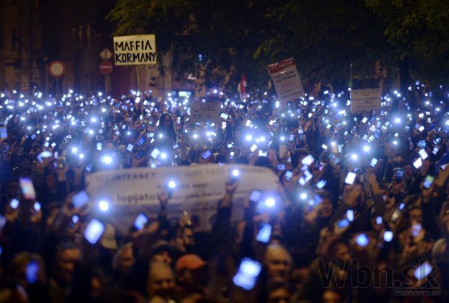Video: Tisícky Maďarov vyšli do ulíc, nechcú daň z internetu
