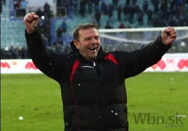 Fanúšikovia Levski útočili, kouča CSKA trafila snehová guľa