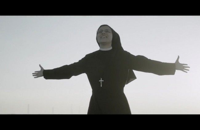 Video: Ako znie Like a Virgin z úst mníšky?