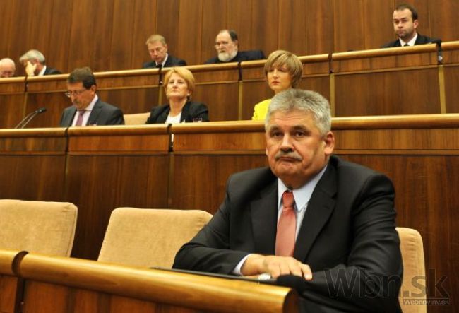 Opozícii sa nepodarilo odvolať ministra práce Jána Richtera