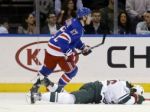 Video: Obranca Moore dostal v NHL stopku za úder do hlavy
