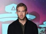 Calvin Harris so skupinou Haim naspieval pieseň Pray To God