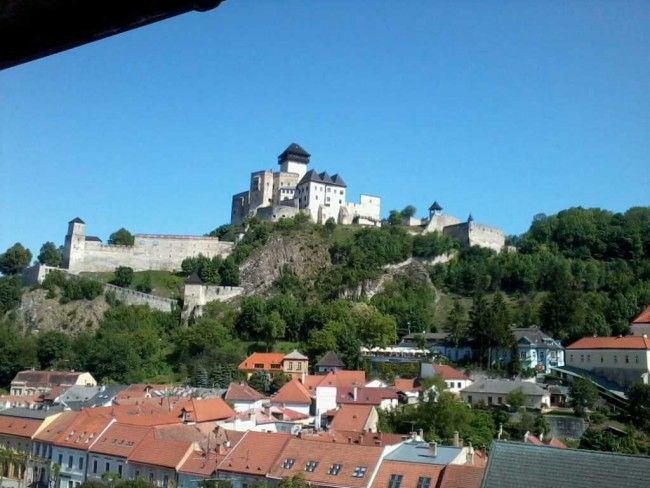 Trenčiansky hrad ožije Nocou tajomných svetiel, otvoria podzemie