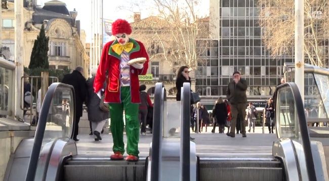 Video: Smutný klaun? To určite