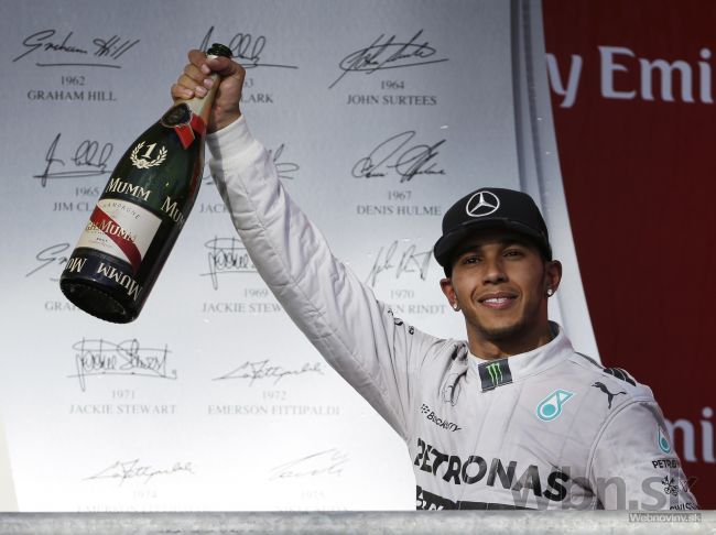 Hamilton vyhral Veľkú cenu USA a získal piaty triumf v rade