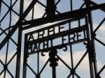 Zlodeji v Nemecku ukradli bránu do koncentračného tábora
