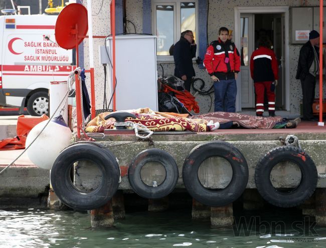 Pri Istanbule vylovili z mora desiatky mŕtvych migrantov