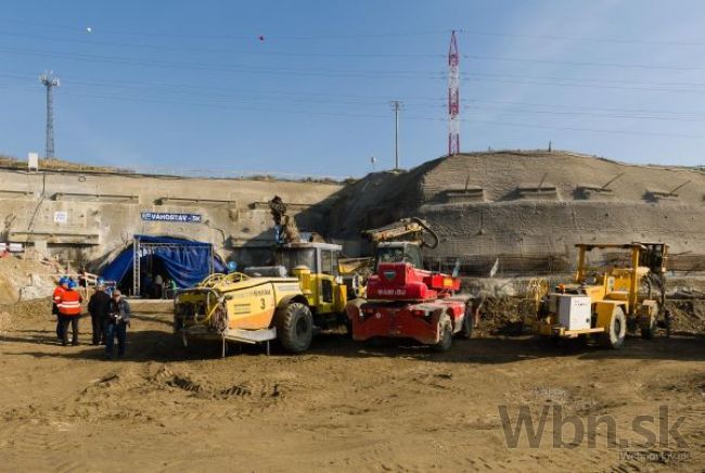 Na diaľnici D1 začali raziť tunel Žilina