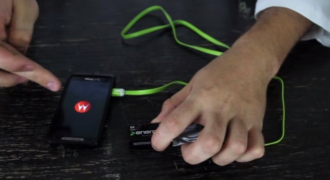 Video: Ako nabiť telefón s pomocou 9v batérie