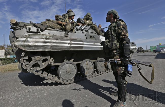 Rusko podporuje prímerie na Ukrajine, hranicou prešli tanky