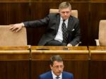 Opozícia premiéra Fica neodvolala, schôdza tromfla rekordy