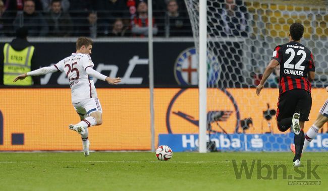 Video: Bayern 'sfúkol' Frankfurt, Müller sa blysol hetrikom
