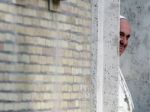 Pápež degradoval amerického kardinála, ktorý ho kritizoval