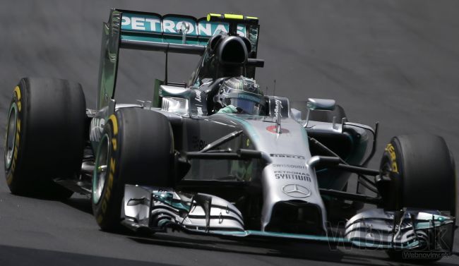 Rosberg v Brazílii zdolal Hamiltona, boj o titul pokračuje