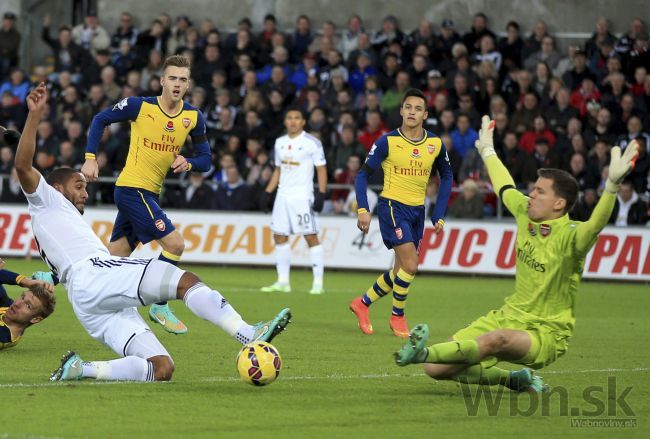 Video: Arsenal prehral so Swansea City, Newcastle bodoval