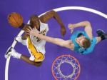 Video: Lakers s Bryantom triumfovali, 'bojovníci' zakopli