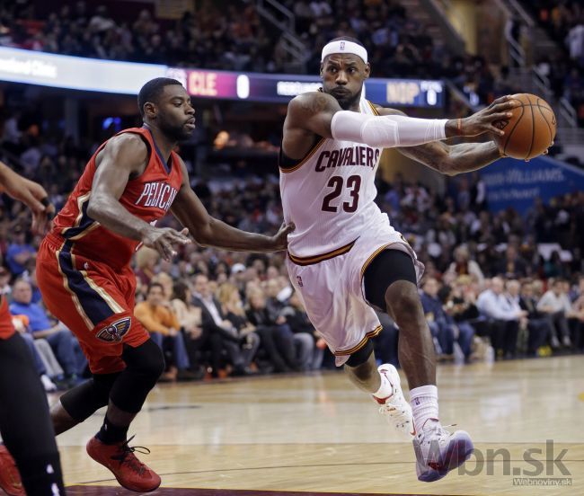 Video: Cleveland opäť víťazne, LeBron dosiahol triple-double