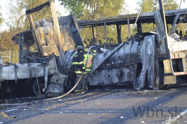 Zrážka auta a autobusu v Pakistane si vyžiadala 58 mŕtvych