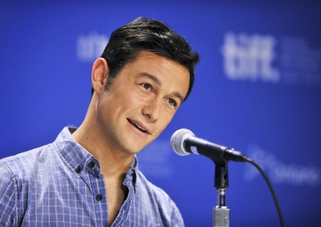 Joseph Gordon-Levitt stvárni v novom filme Edwarda Snowdena