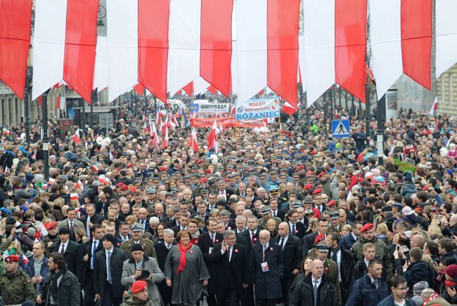 Video: Oslavy nezávislosti v Poľsku prerástli do násilností