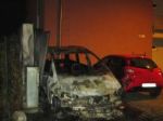 V Zálesí mali hasiči nočný výjazd, auto však zhorelo do tla